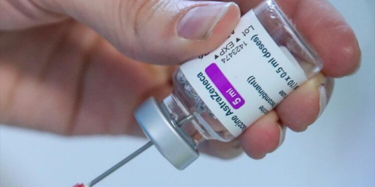Εμβολιασμός : Τα 8 «καμπανάκια» για τη θρόμβωση